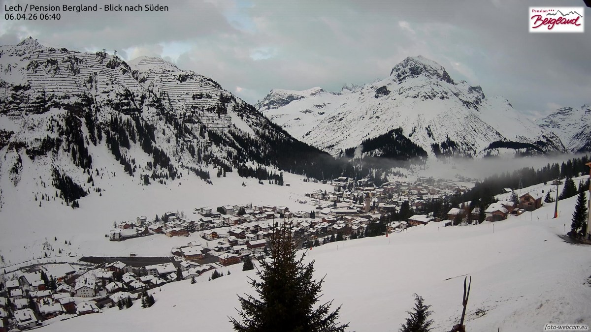 Archiv Foto Webcam Oberlech: Ausblick Pension Bergland