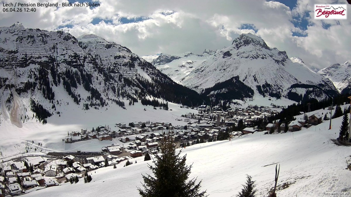 Archiv Foto Webcam Oberlech: Ausblick Pension Bergland