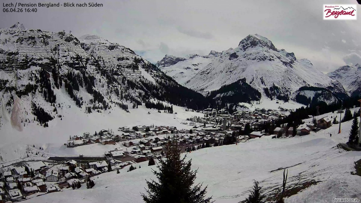 Archiv Foto Webcam Oberlech: Ausblick Pension Bergland