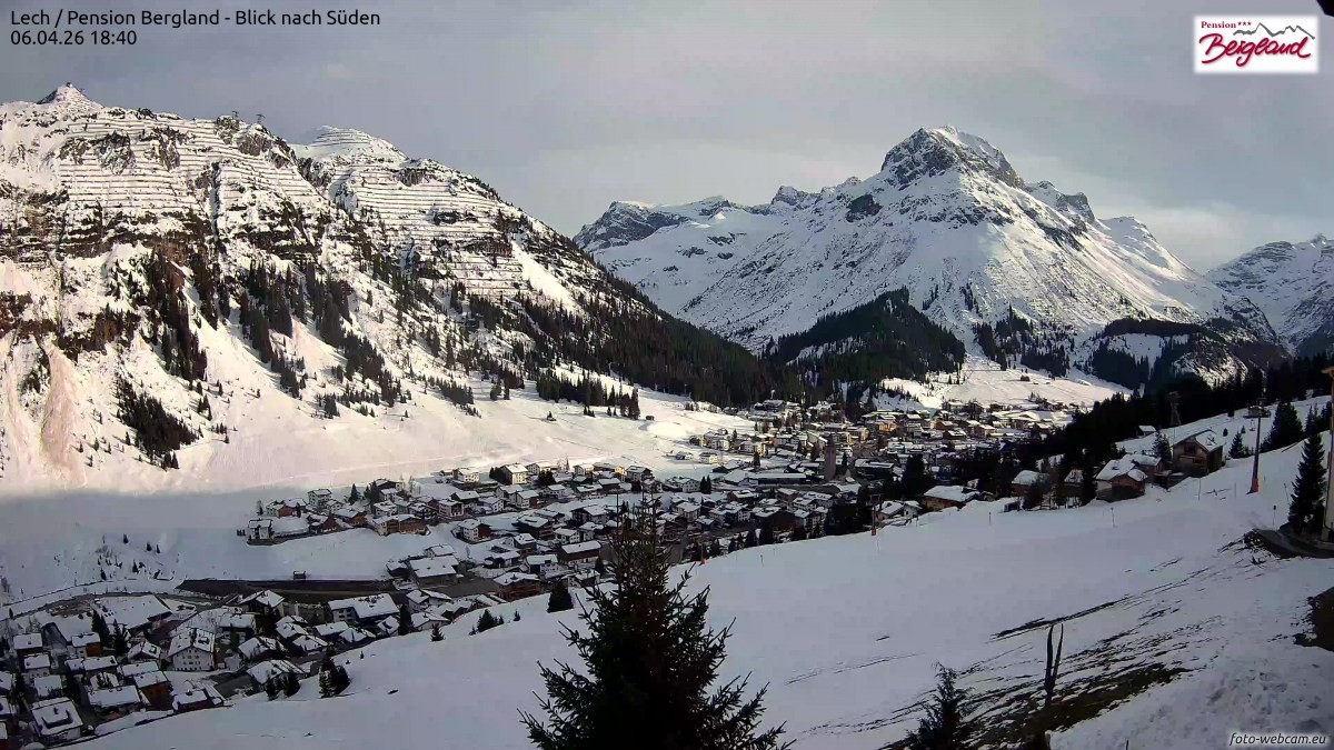 Archiv Foto Webcam Oberlech: Ausblick Pension Bergland