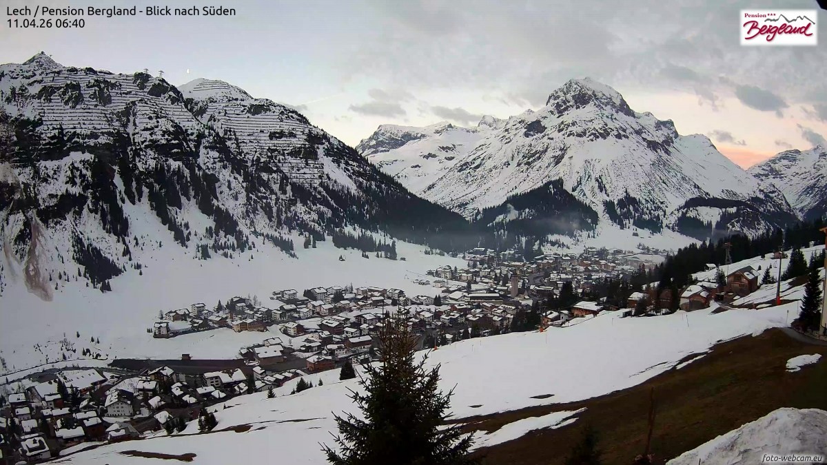 Archiv Foto Webcam Oberlech: Ausblick Pension Bergland