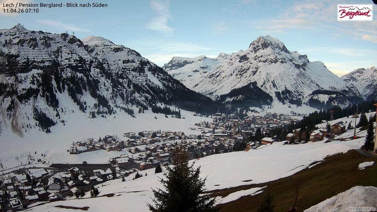 Archiv Foto Webcam Oberlech: Ausblick Pension Bergland
