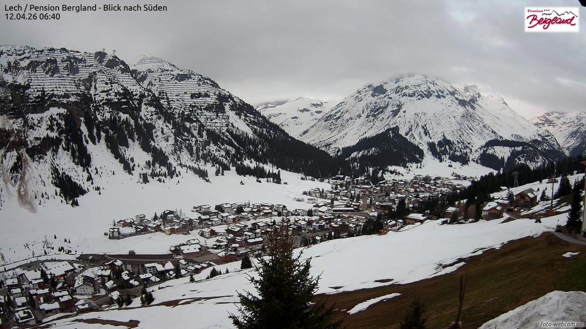 Archiv Foto Webcam Oberlech: Ausblick Pension Bergland