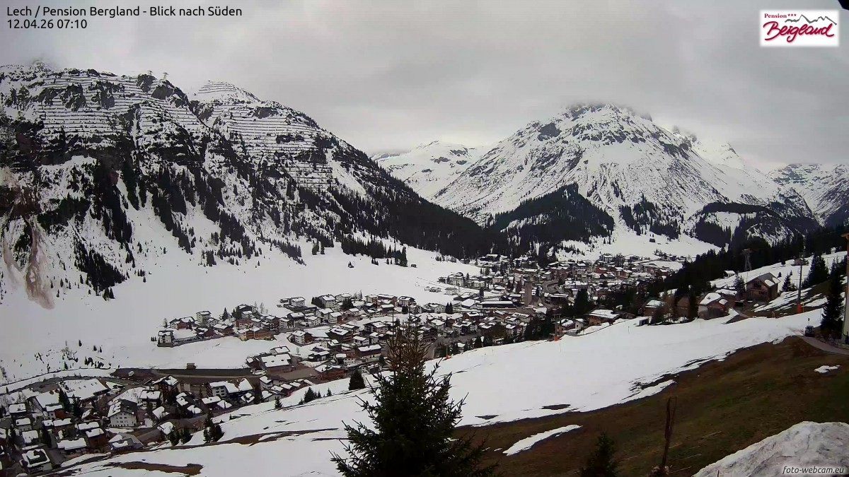 Archiv Foto Webcam Oberlech: Ausblick Pension Bergland
