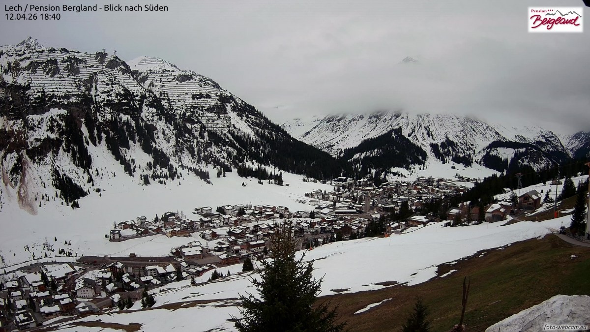 Archiv Foto Webcam Oberlech: Ausblick Pension Bergland