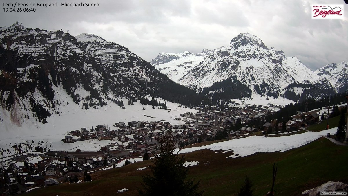 Archiv Foto Webcam Oberlech: Ausblick Pension Bergland