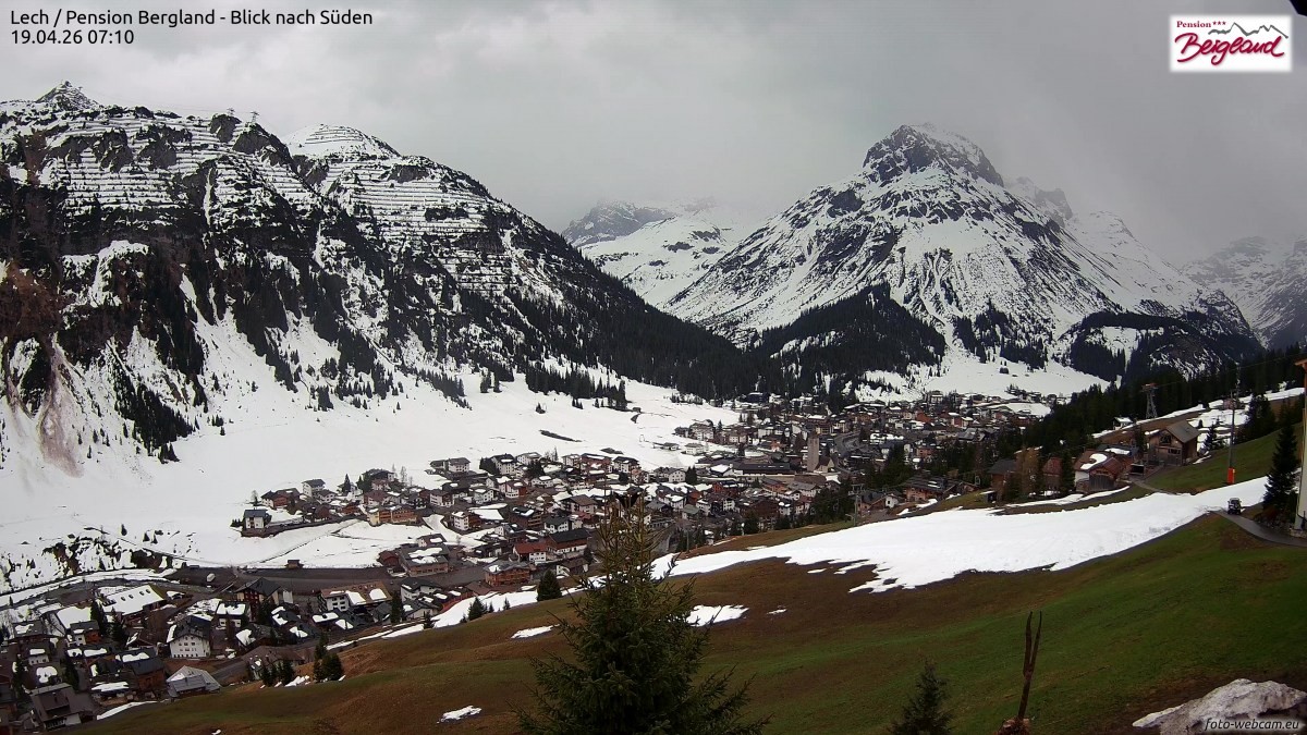 Archiv Foto Webcam Oberlech: Ausblick Pension Bergland