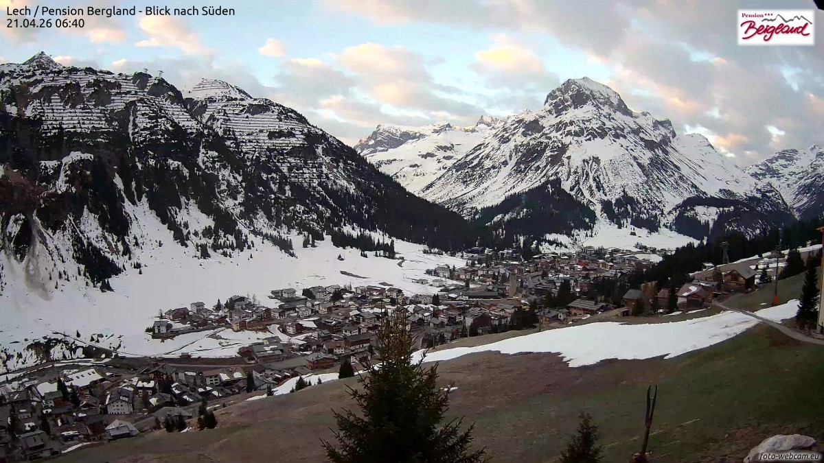Archiv Foto Webcam Oberlech: Ausblick Pension Bergland
