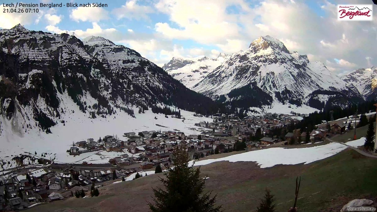 Archiv Foto Webcam Oberlech: Ausblick Pension Bergland