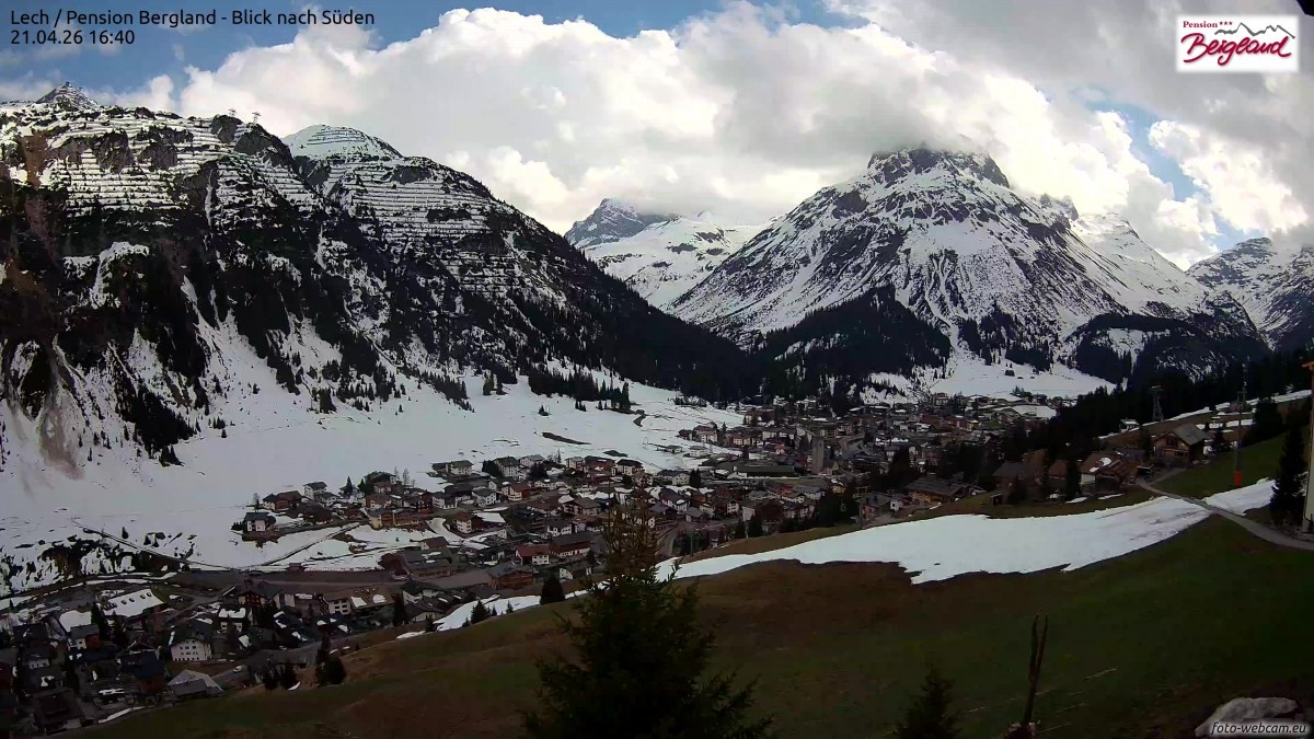Archiv Foto Webcam Oberlech: Ausblick Pension Bergland