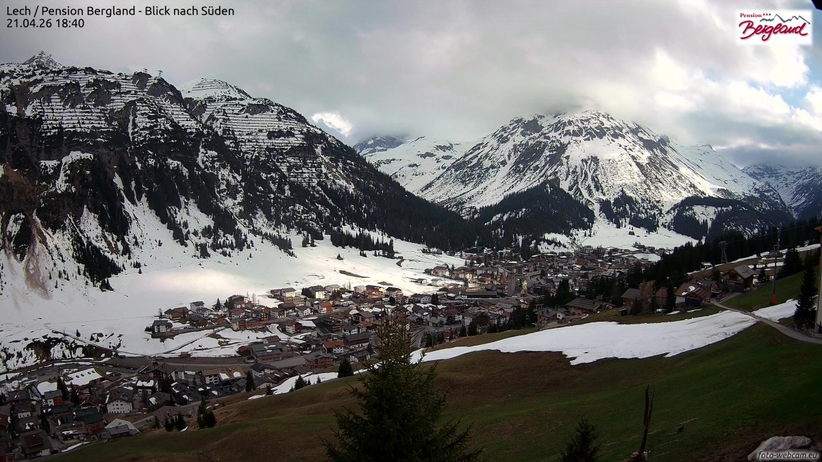 Archiv Foto Webcam Oberlech: Ausblick Pension Bergland