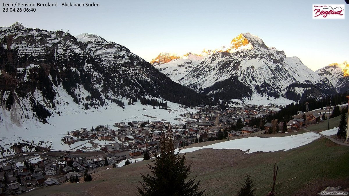 Archiv Foto Webcam Oberlech: Ausblick Pension Bergland