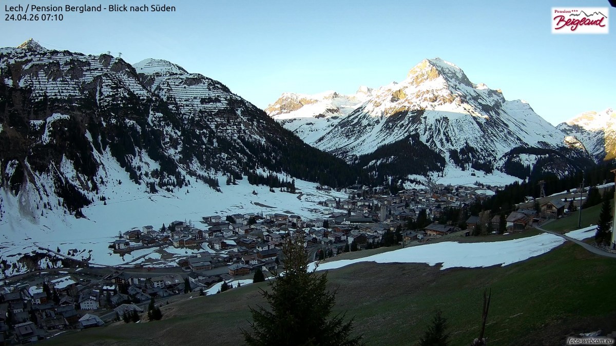 Archiv Foto Webcam Oberlech: Ausblick Pension Bergland