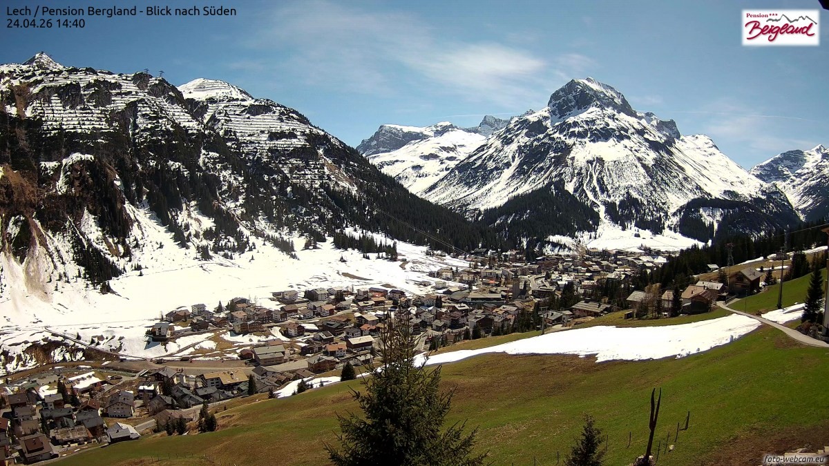 Archiv Foto Webcam Oberlech: Ausblick Pension Bergland
