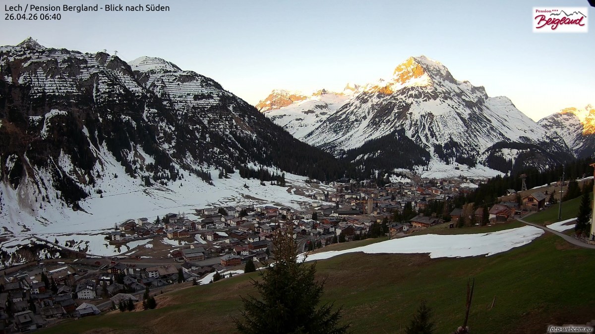 Archiv Foto Webcam Oberlech: Ausblick Pension Bergland