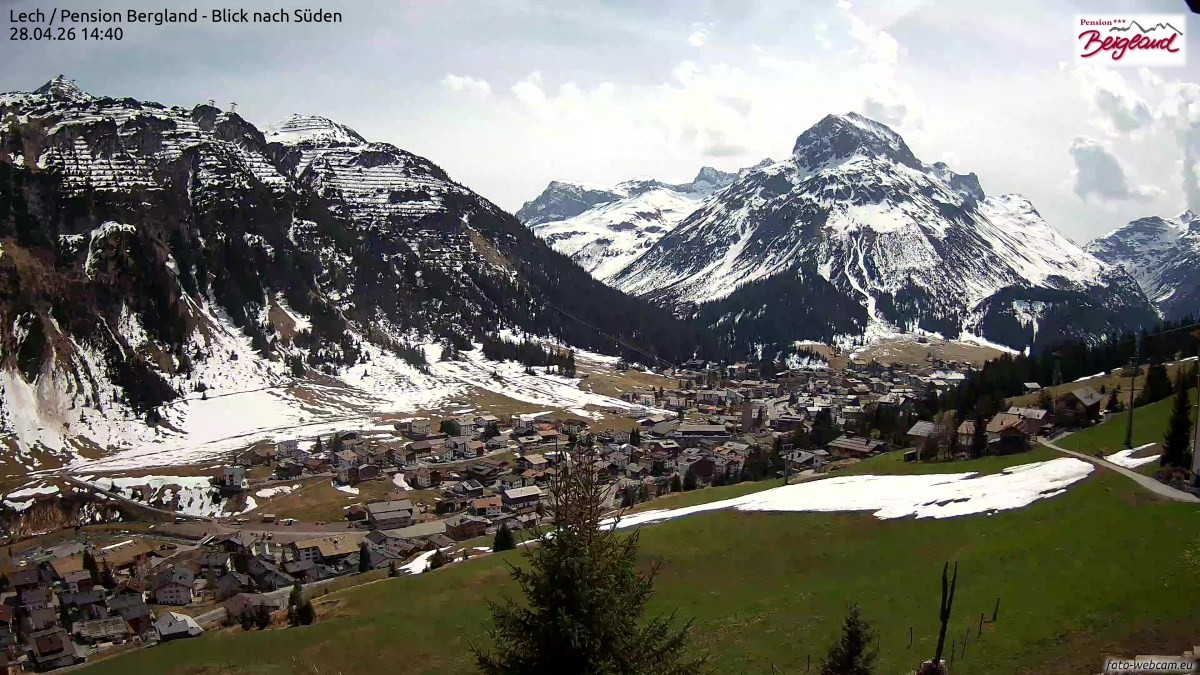Archiv Foto Webcam Oberlech: Ausblick Pension Bergland