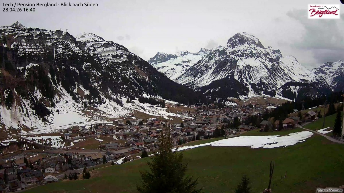 Archiv Foto Webcam Oberlech: Ausblick Pension Bergland