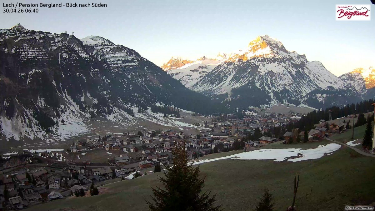 Archiv Foto Webcam Oberlech: Ausblick Pension Bergland