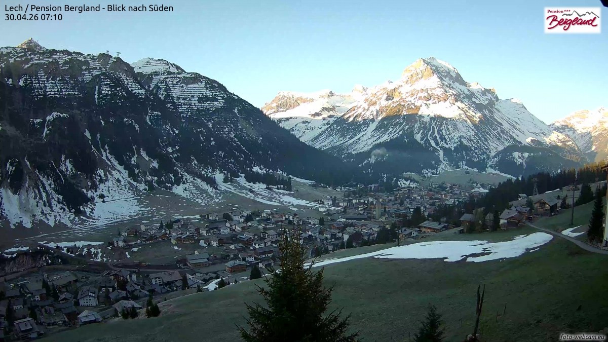 Archiv Foto Webcam Oberlech: Ausblick Pension Bergland