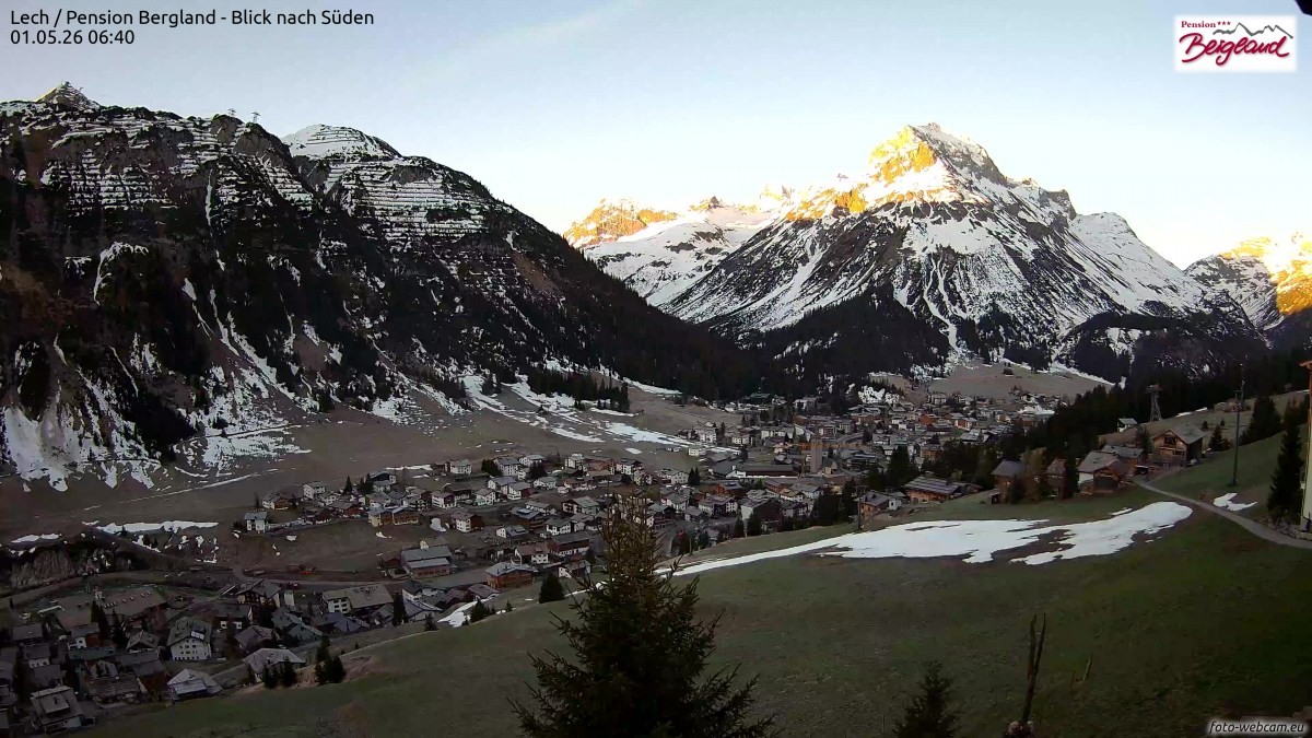 Archiv Foto Webcam Oberlech: Ausblick Pension Bergland