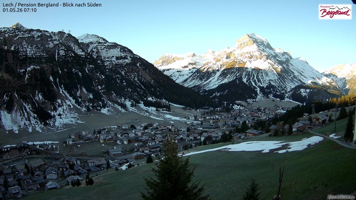 Archiv Foto Webcam Oberlech: Ausblick Pension Bergland