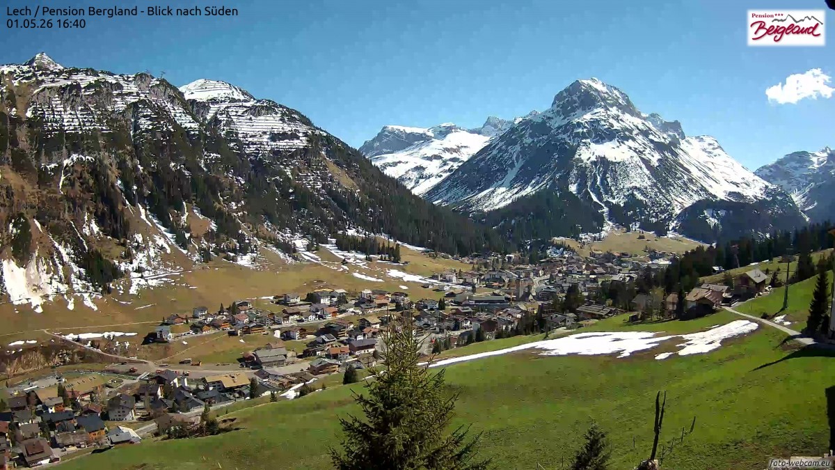 Archiv Foto Webcam Oberlech: Ausblick Pension Bergland
