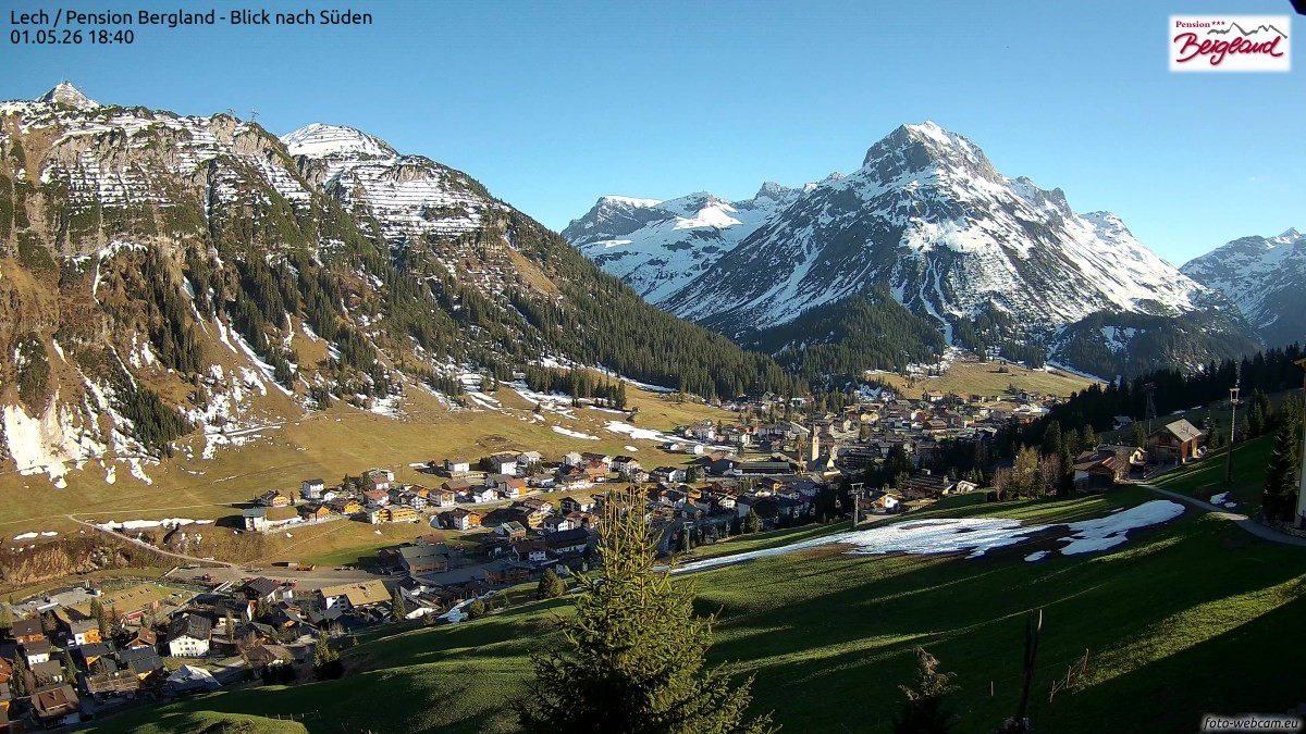 Archiv Foto Webcam Oberlech: Ausblick Pension Bergland