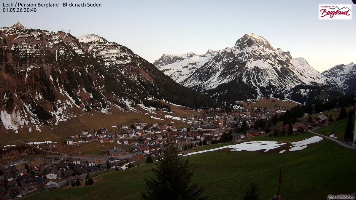 Archiv Foto Webcam Oberlech: Ausblick Pension Bergland