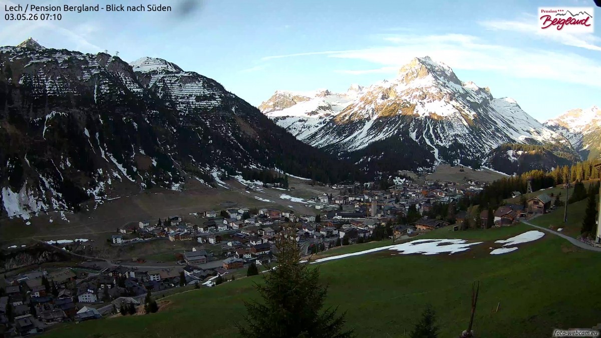 Archiv Foto Webcam Oberlech: Ausblick Pension Bergland