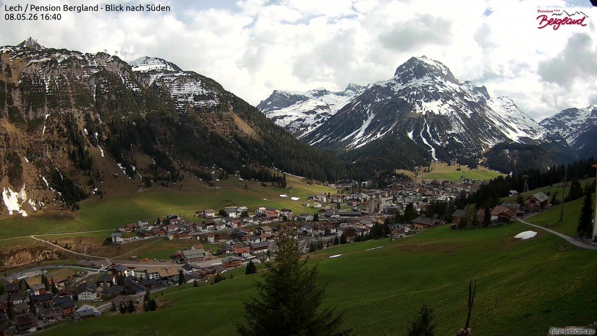 Archiv Foto Webcam Oberlech: Ausblick Pension Bergland