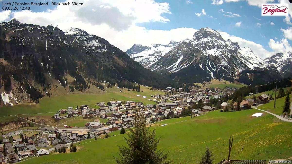 Archiv Foto Webcam Oberlech: Ausblick Pension Bergland