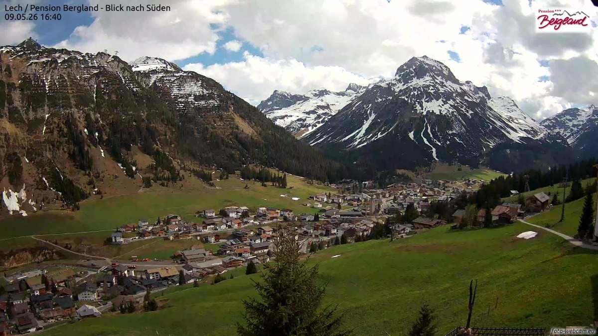 Archiv Foto Webcam Oberlech: Ausblick Pension Bergland