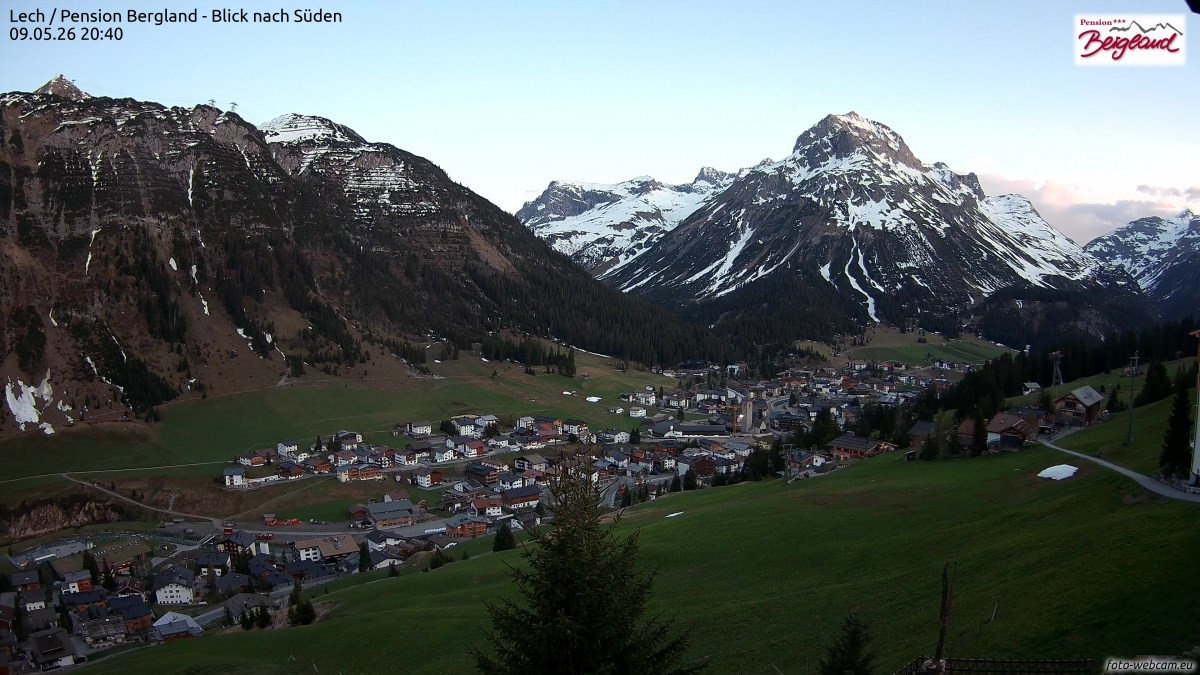 Archiv Foto Webcam Oberlech: Ausblick Pension Bergland