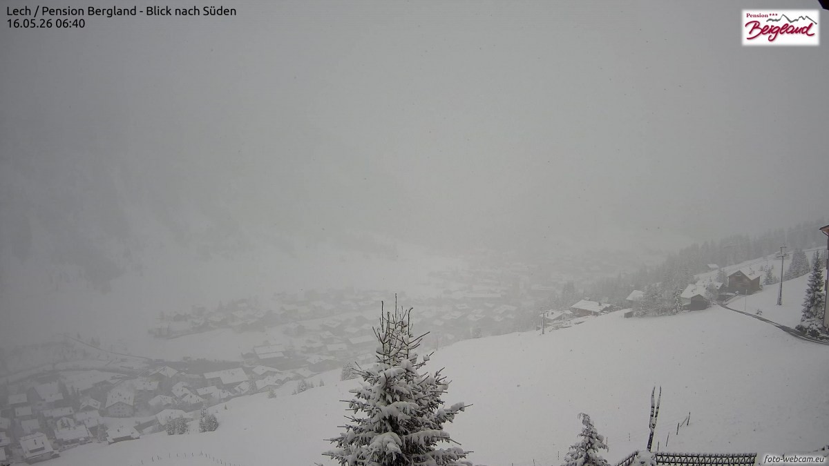 Archiv Foto Webcam Oberlech: Ausblick Pension Bergland