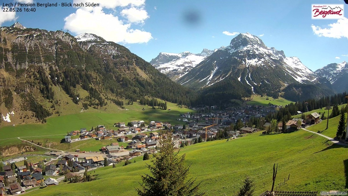 Archiv Foto Webcam Oberlech: Ausblick Pension Bergland