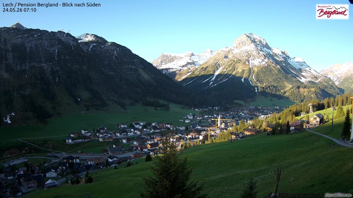 Archiv Foto Webcam Oberlech: Ausblick Pension Bergland