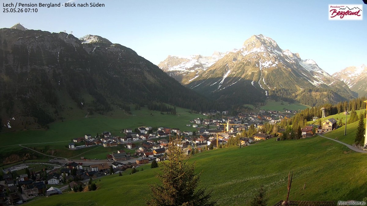 Archiv Foto Webcam Oberlech: Ausblick Pension Bergland
