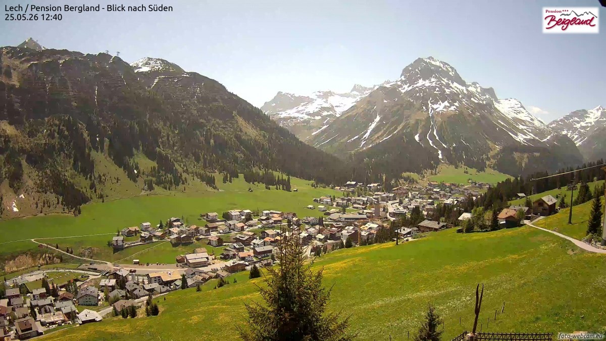 Archiv Foto Webcam Oberlech: Ausblick Pension Bergland