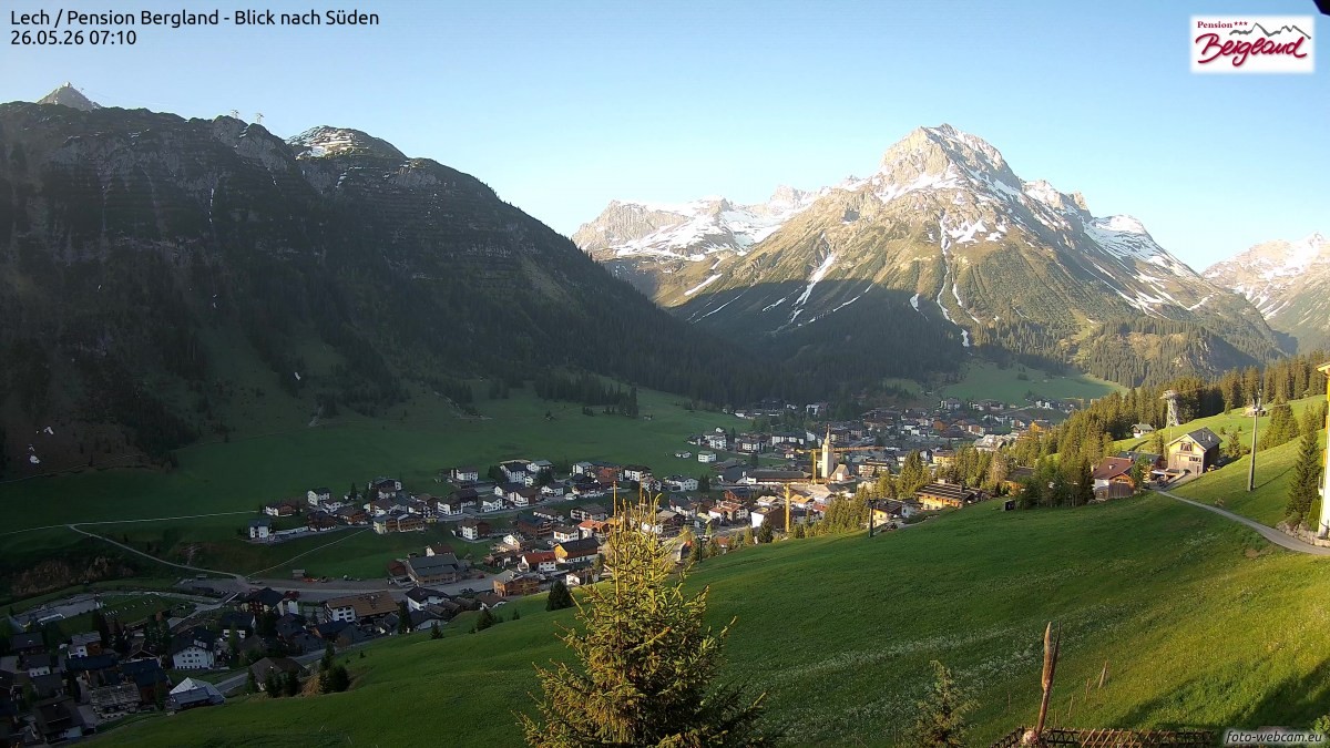 Archiv Foto Webcam Oberlech: Ausblick Pension Bergland