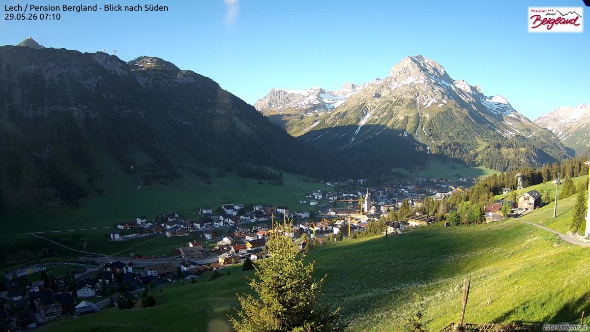 Archiv Foto Webcam Oberlech: Ausblick Pension Bergland