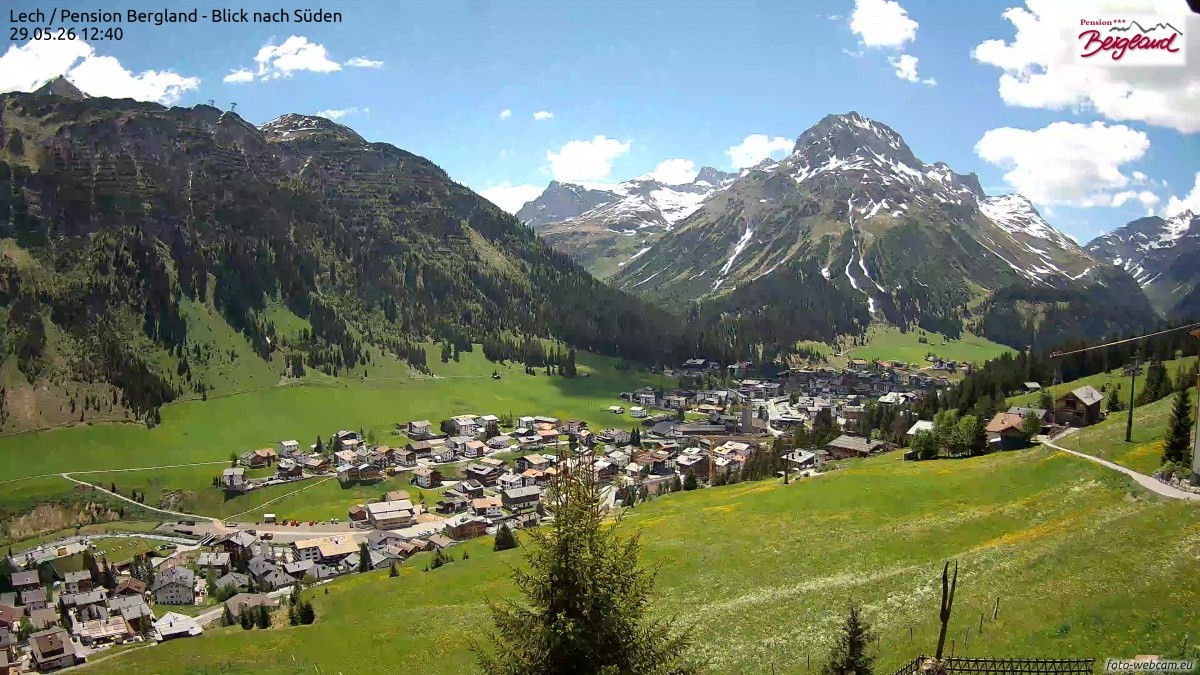 Archiv Foto Webcam Oberlech: Ausblick Pension Bergland