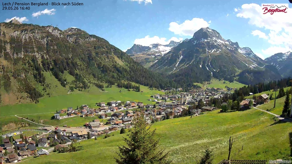 Archiv Foto Webcam Oberlech: Ausblick Pension Bergland