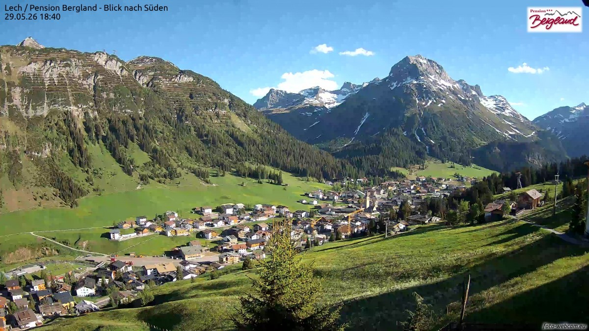 Archiv Foto Webcam Oberlech: Ausblick Pension Bergland