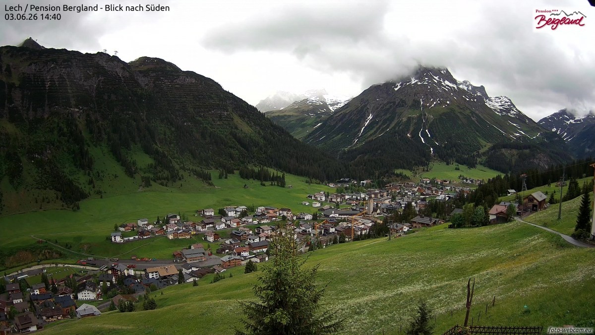 Archiv Foto Webcam Oberlech: Ausblick Pension Bergland