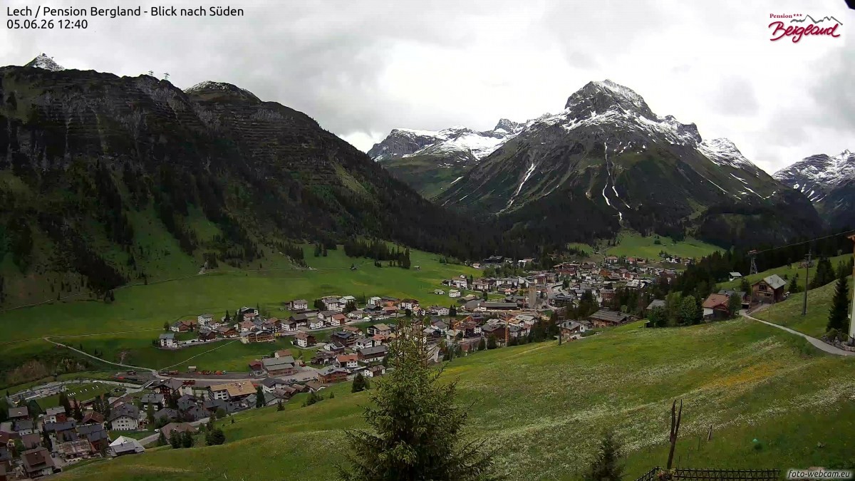 Archiv Foto Webcam Oberlech: Ausblick Pension Bergland