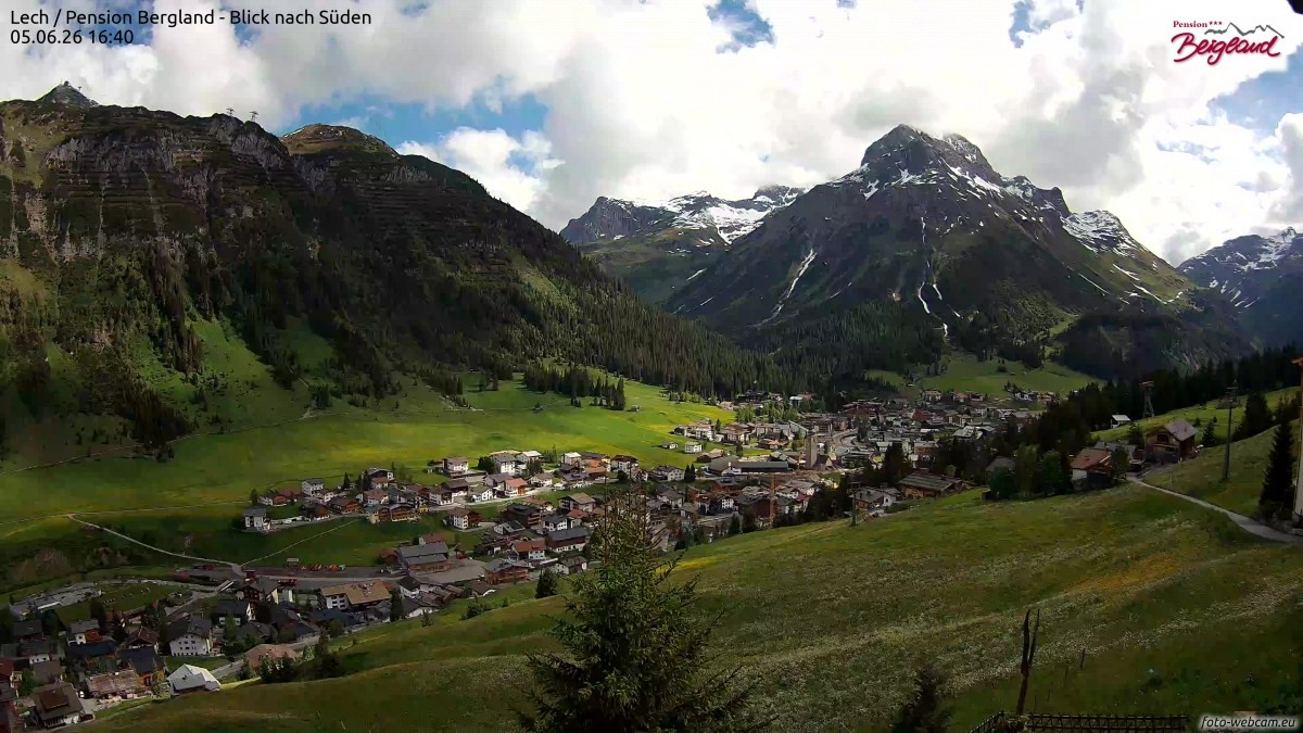 Archiv Foto Webcam Oberlech: Ausblick Pension Bergland