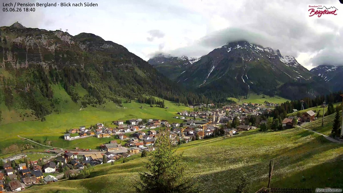 Archiv Foto Webcam Oberlech: Ausblick Pension Bergland