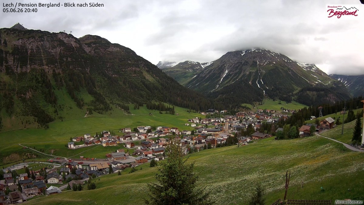 Archiv Foto Webcam Oberlech: Ausblick Pension Bergland