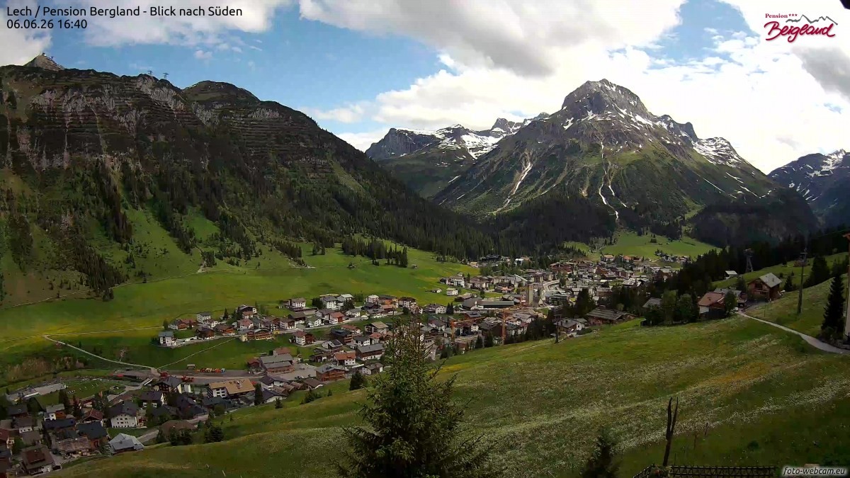 Archiv Foto Webcam Oberlech: Ausblick Pension Bergland
