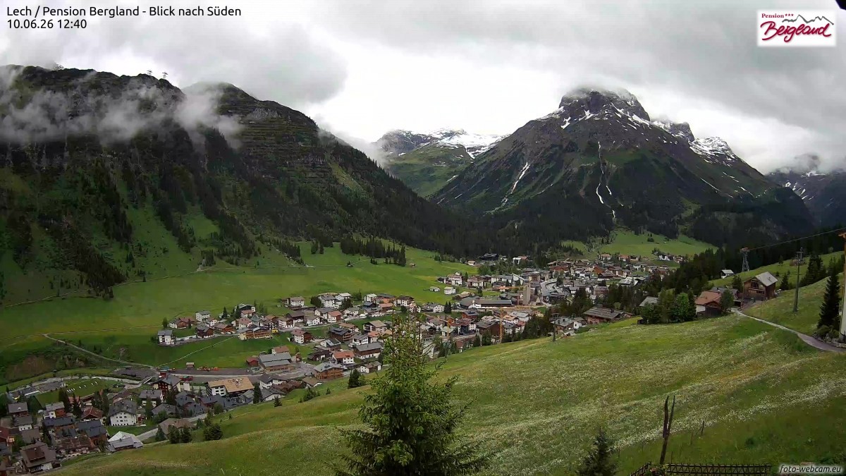 Archiv Foto Webcam Oberlech: Ausblick Pension Bergland